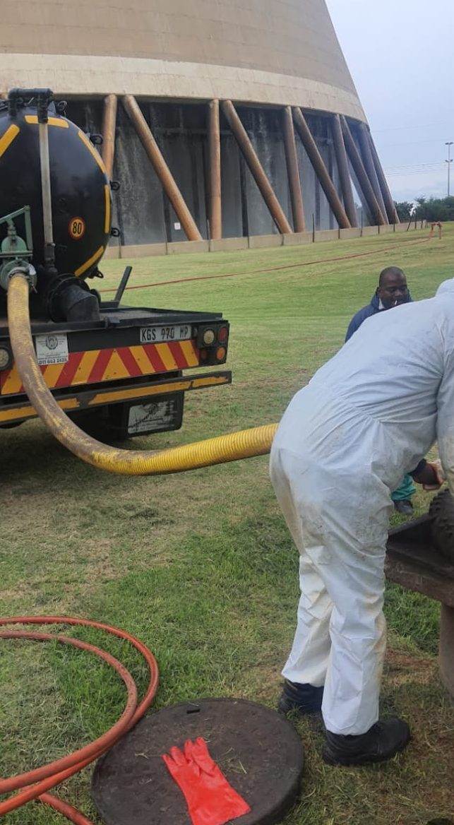 Vacuum loading on an industrial clean